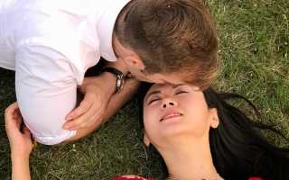 Как мужчина проявляет интерес к понравившейся женщине – обзор признаков и нюансов