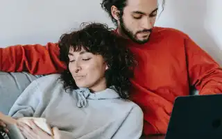 Что делать, если парень начал отдаляться и остывать в отношениях