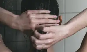 Применение sodium chloride в косметике и шампуне для волос: полезные свойства и эффекты