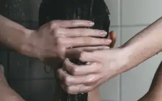 Применение sodium chloride в косметике и шампуне для волос: полезные свойства и эффекты