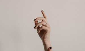 Парафин для рук: что это за бьюти-лайфхак, и как им пользоваться для ухода