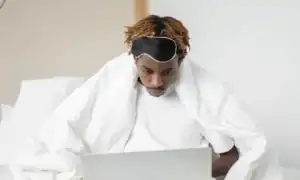 Что делать, если парень постоянно играет на телефоне и компьютере, и это беспокоит?