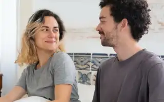 Как себя вести, если муж живёт отдельно от семьи и сам так решил, в сложной ситуации