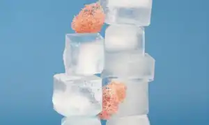 Стоит ли протирать лицо льдом и какую пользу это принесет для кожи