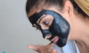 Свойства чёрной глины для лица и её применение от прыщей: полезные советы