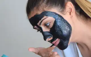 Свойства чёрной глины для лица и её применение от прыщей: полезные советы