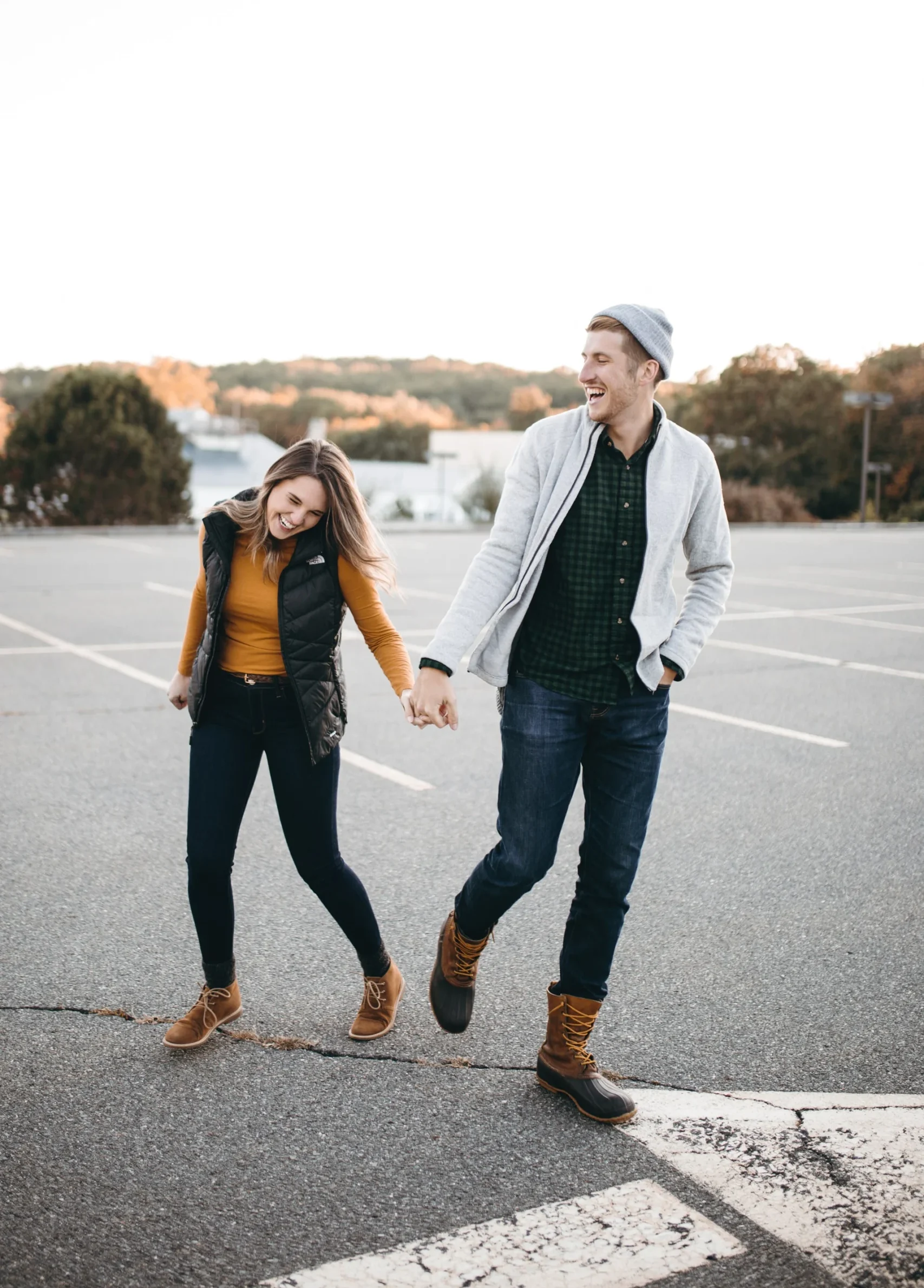 пара на прогулке