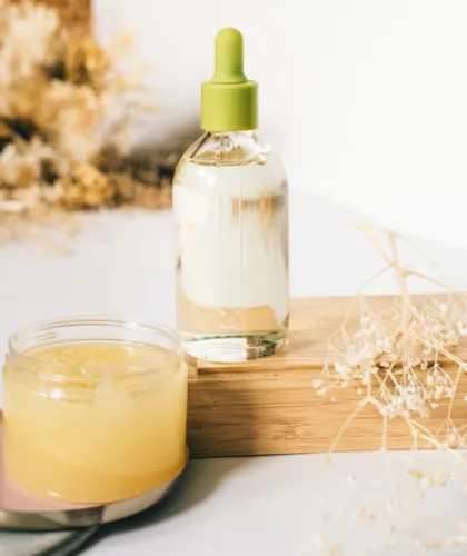 флакон с маслом и мед