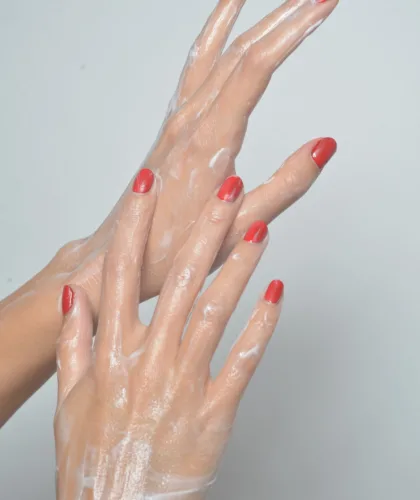 крем на руках