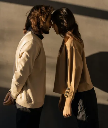 пара лицом к лицу