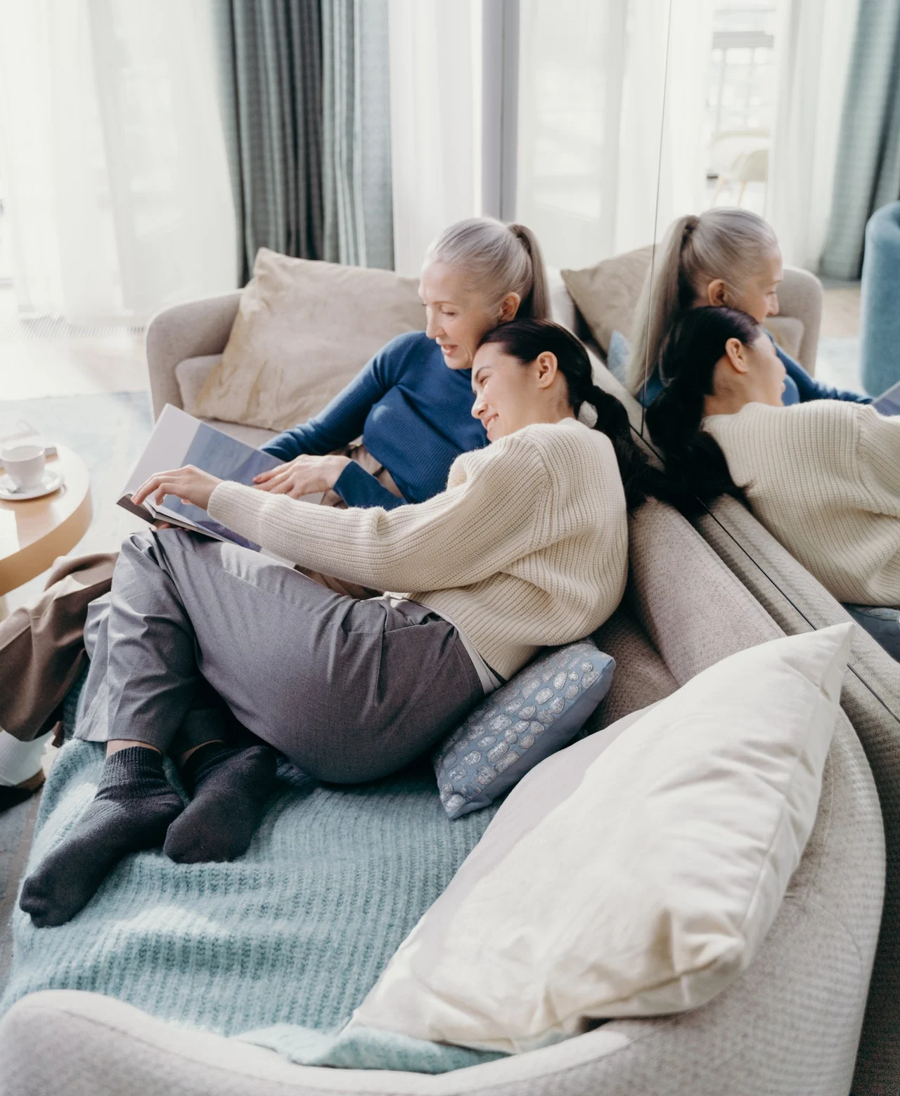 девушка и свекровь