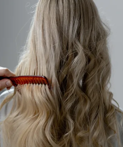 расчесывание волос