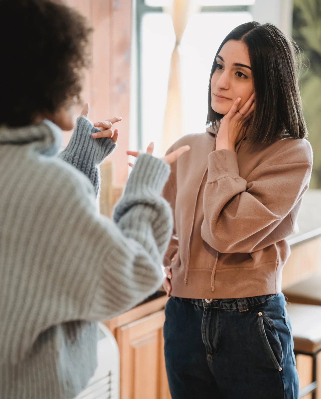 девушки ссорятся