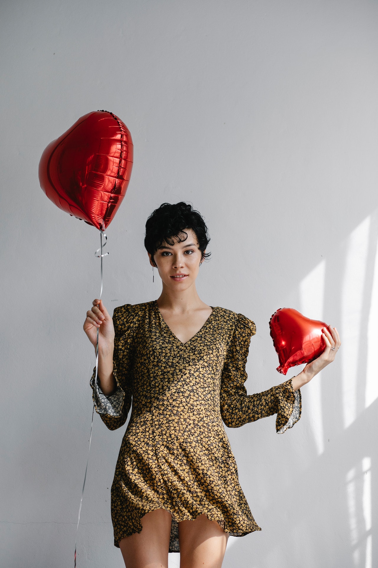 девушка с шариками