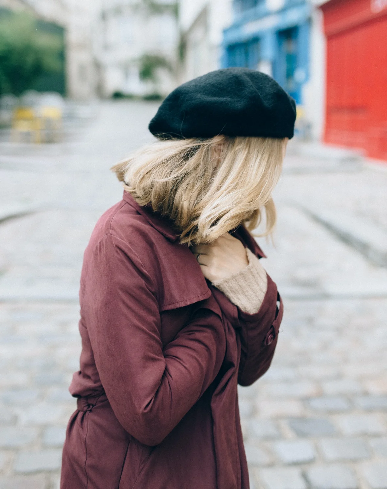 грустная девушка