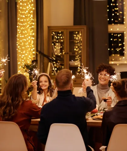 семья за столом