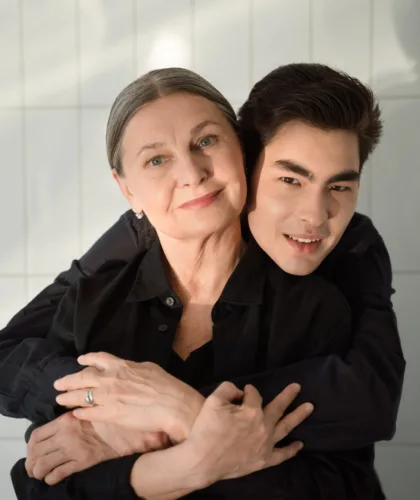 парень с мамой