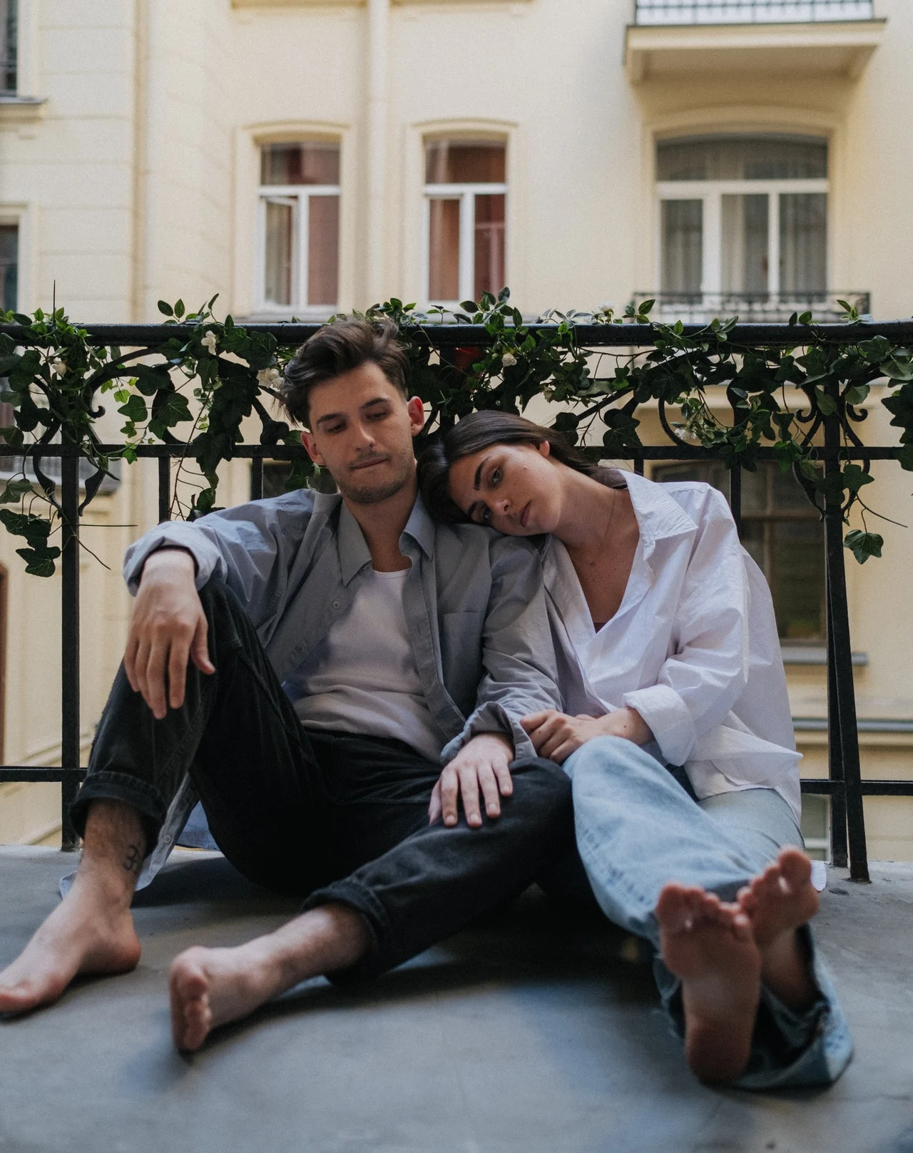 пара на балконе