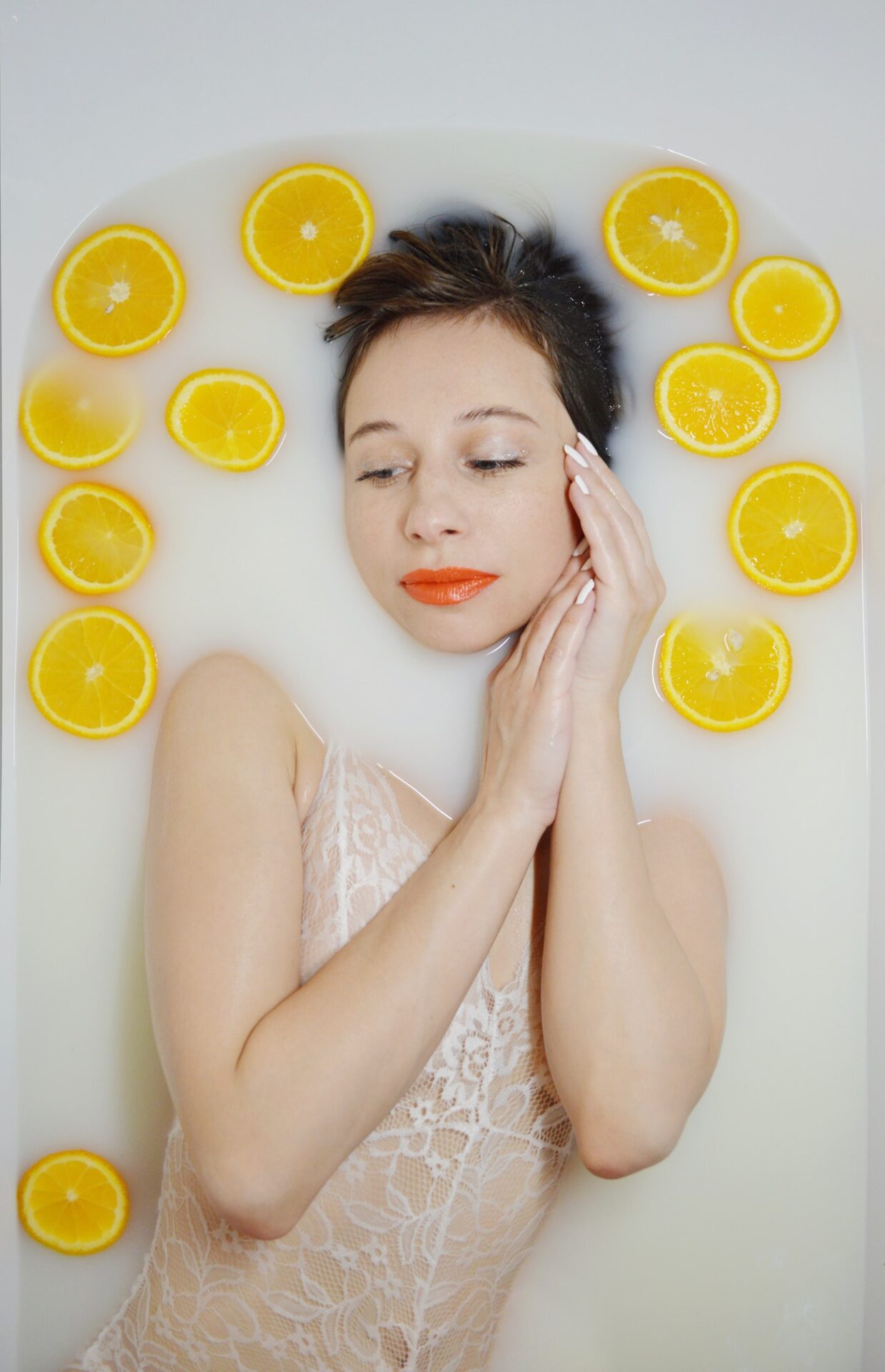 девушка в ванной